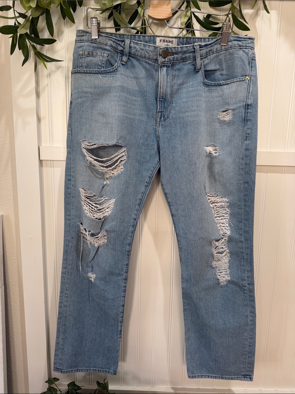 #992 FRAME DENIM Light Blue Distressed Straight Leg Jeans Le Grand Garçon